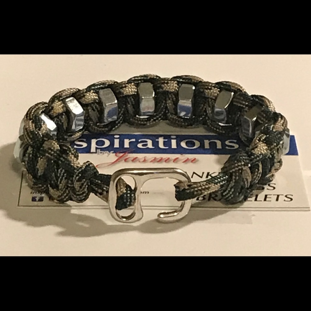 Men’s paracord bracelets.
